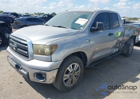 2010 Toyota Tundra Grade 5.7L V8 z USA, uszkodzony, nr VIN 5TFRY5F16AX082581